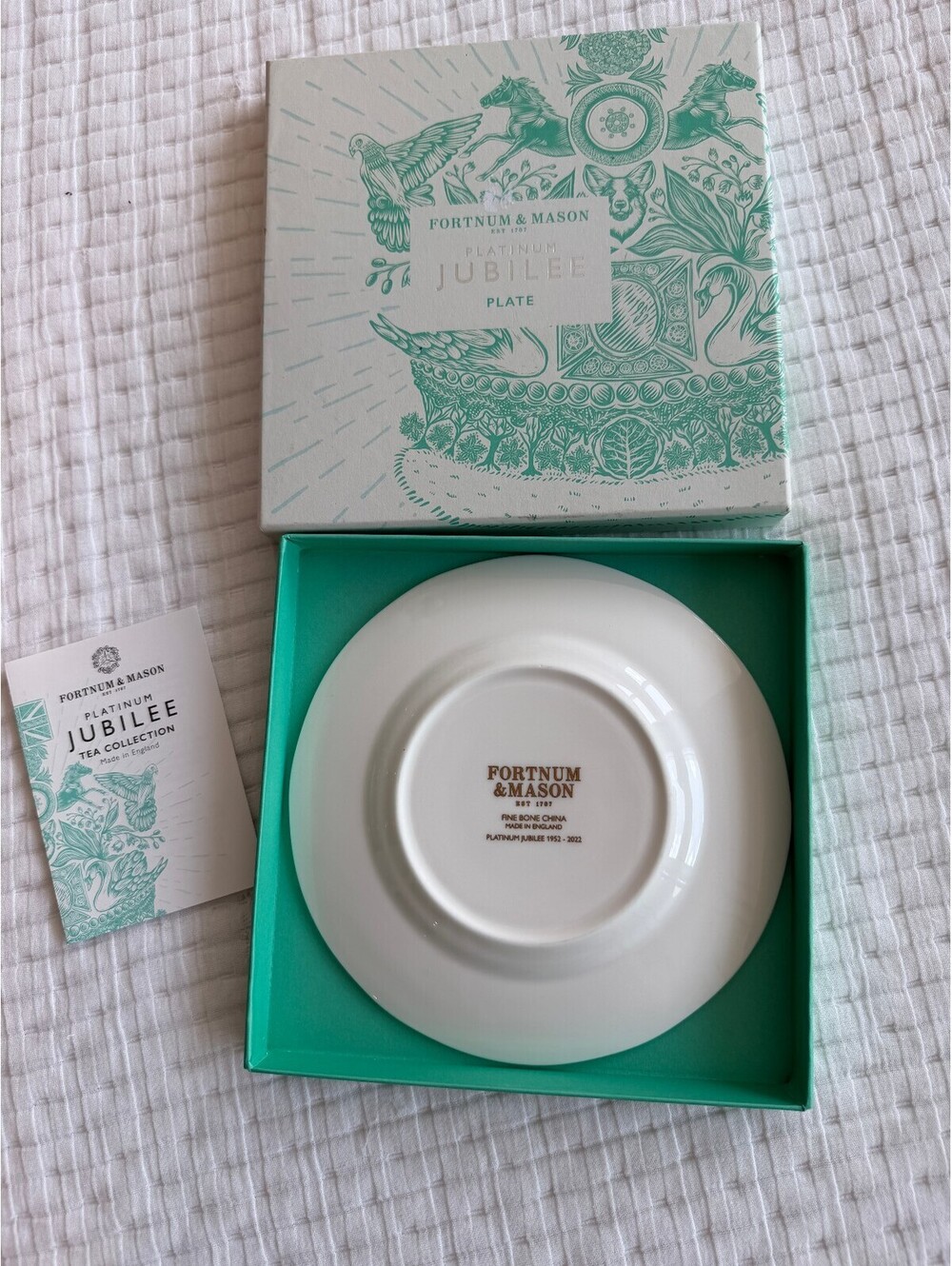Fortnum & Mason Queen Elizabeth II Platinum Jubilee Commemorative Plate - Picture 3 of 6